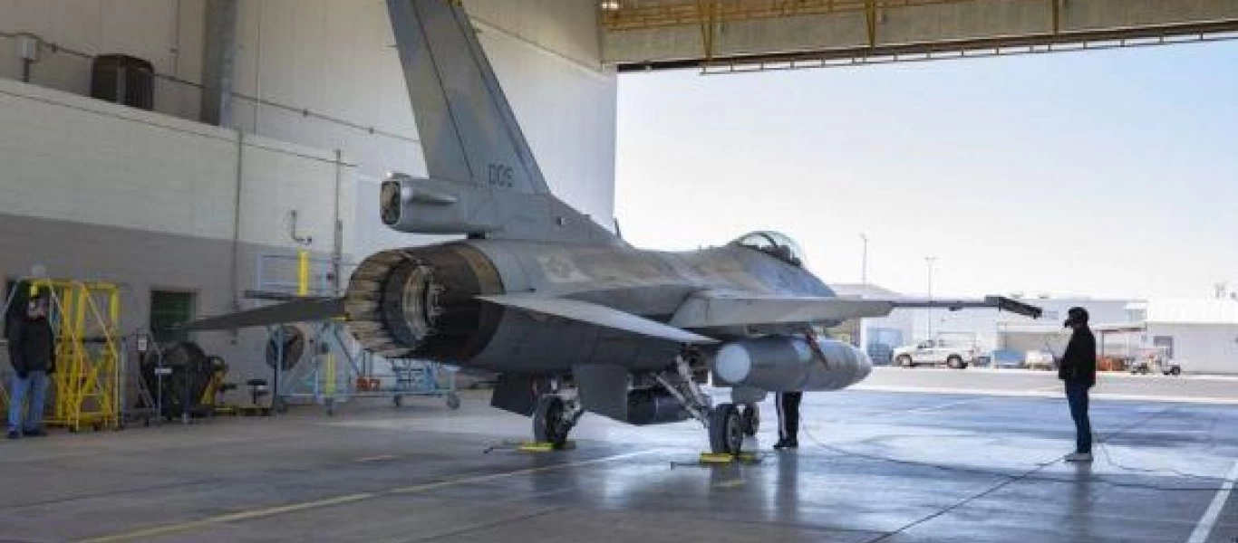Στο Τέξας το πρώτο αναβαθμισμένο F-16 της ΠΑ για τα απαραίτητα τεστ